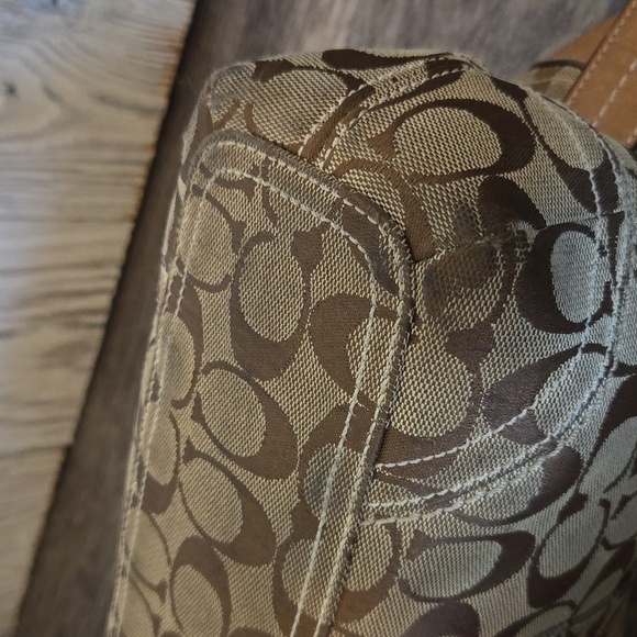 COACH near-vintage convertible east/west duffle made from khaki signature canvas - Picture 10 of 17